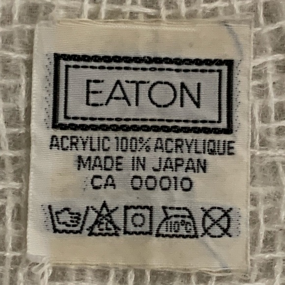 Vintage “EATON” Brand 100% Polyester Shawl in Off White-48” x 48” - Picture 12 of 12